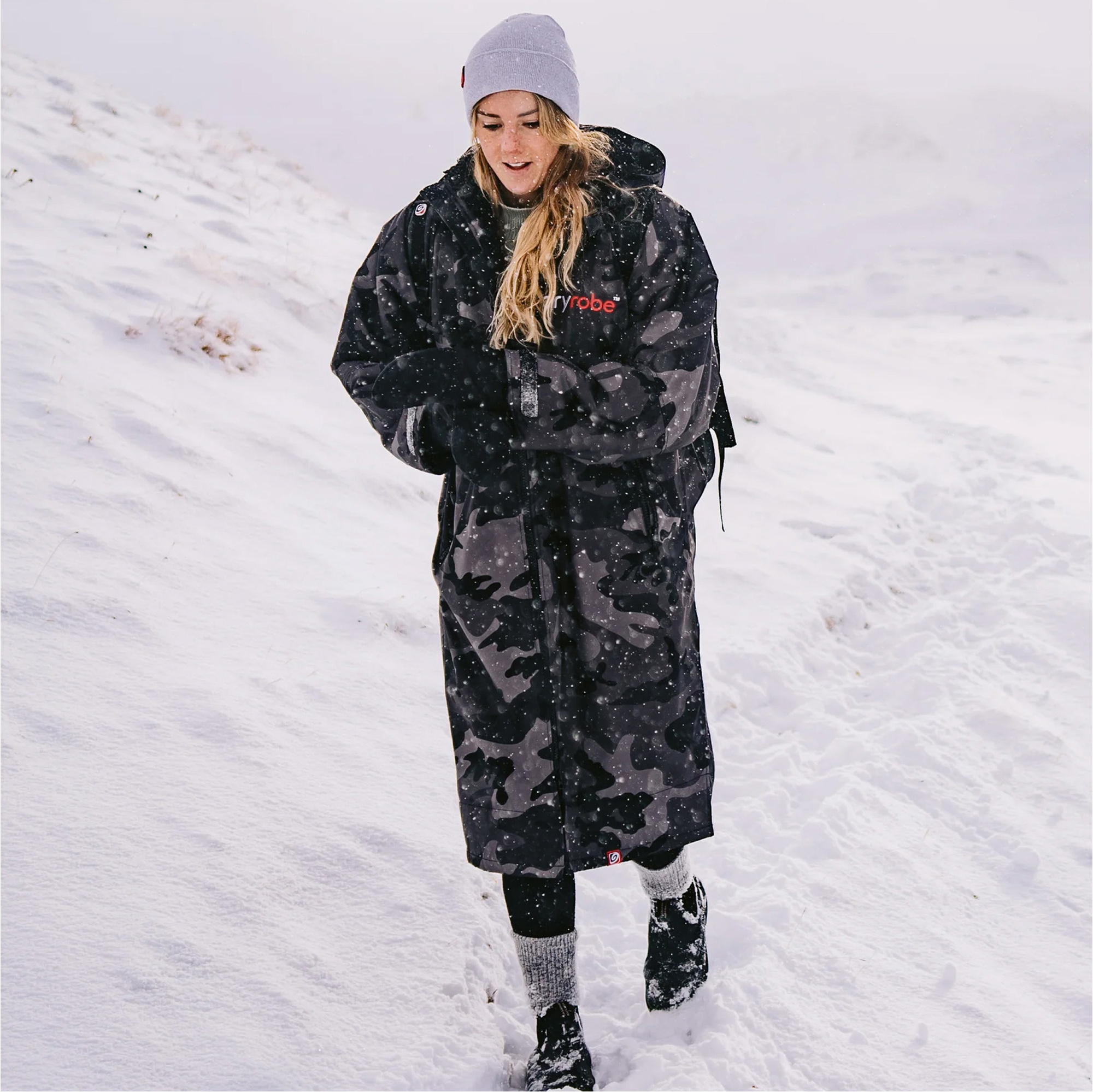 2026 Dryrobe Advance Long Sleeve Change Robe V3 DR104 - Black Camo / Black